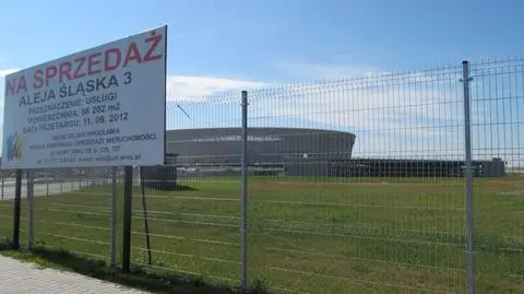 Nadal nie ma chętnych na "dziurę" przy stadionie