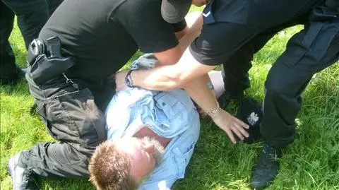 Chciał bronić Buldożer ziemie przed buldożerami