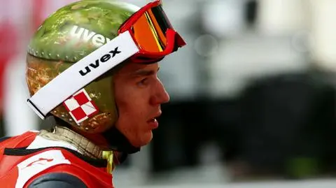 Stoch świeci kaskiem i przykładem