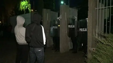 Siedem osób zatrzymanych w proteście pod komendą policji w Koninie