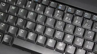 Drzemka nad klawiaturą w banku może mieć poważne konsekwencje