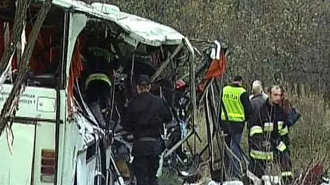 Autobus w rowie, pięć osób w szpitalu