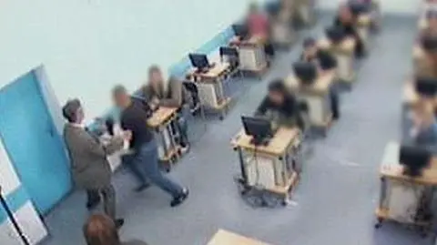 Na prawko ze sprzętem tajnego agenta