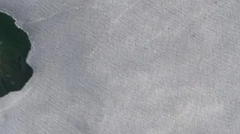 Zdjecie satelitarne wyspy Tinakula