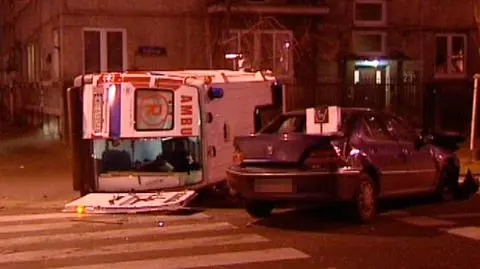 Zderzenie karetki i osobówki