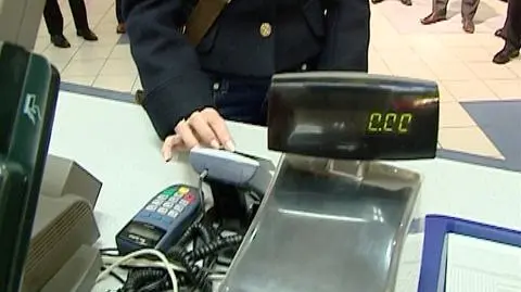 Płacisz kartą zbliżeniową? Możesz stracić pieniądze i dane osobowe 