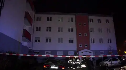 Radom: Olej zapalił się na patelni. Kobieta gasiła go zimną wodą