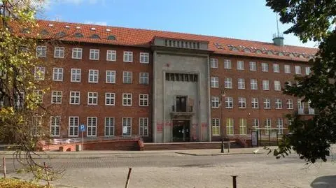 Urzędnik zwolniony za przekonania polityczne. Sąd: może wrócić do pracy