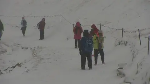 Mountain rescue service cautions tourists of dangerous weather in Polish mountains