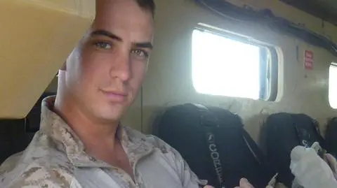 Mader jest byłym żołnierzem piechoty morskiej