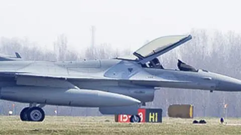 Awaryjne lądowanie F-16