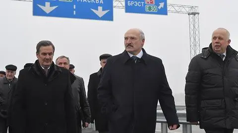 Władze w Mińsku zapraszają. Na archiwalnym nagraniu prezydent Łukaszenka wita w kraju Stevena Seagala