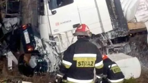 Czołówka z ciężarówką. 
 Nie żyje 28-latek