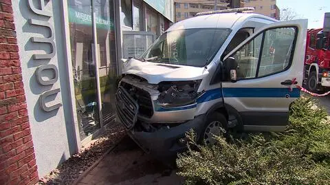 Wrocław. Zderzenie busa Służby Więziennej i osobówki. Ranni