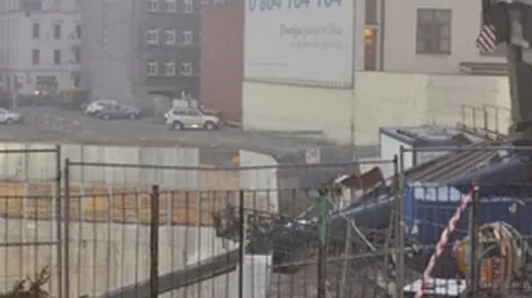 Runął dźwig na budowie dworca kolejowego