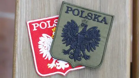Czarny orzeł jednak zgodny z konstytucją.
Sprzedawczyni naszywek uniewinniona