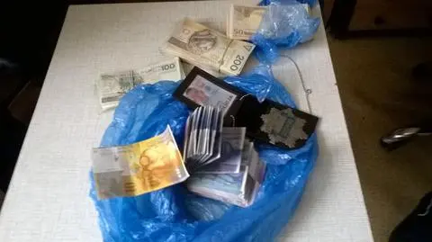 Oszukiwał "na wnuczka",  w samochodzie miał odznakę i gotówkę