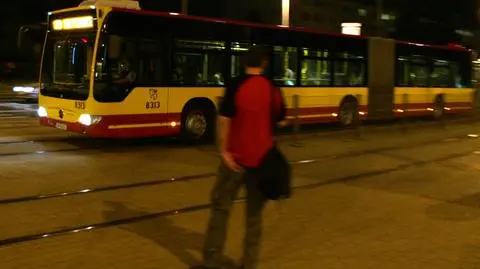 Nowy pomysł na gapowiczów:
do nocnego tylko przednimi drzwiami
