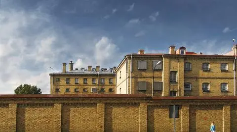 Prace ekshumacyjne na terenie aresztu w Białymstoku