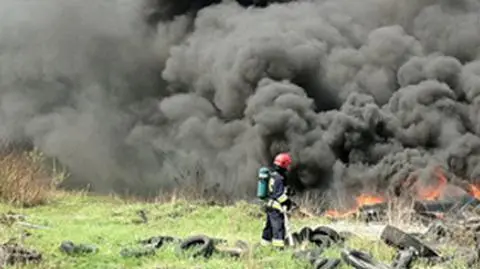 Czarny dym nad Warszawą