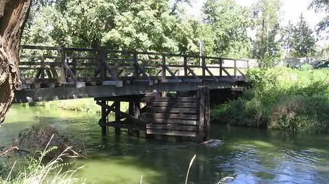 Zamknęli most, bo zniszczyli go wandale