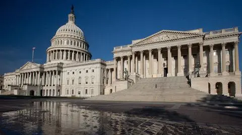 Petycję zainicjowali demokratka Tammy Baldwin i republikanin Marco Rubio. Materiał ze stycznia 2017 roku