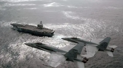 Rosja - USA. Alarm na USS Ronald Reagan. F-18 przepędziły Rosjan