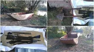 Dwuczłonowa łódź saperska na dnie Sanu