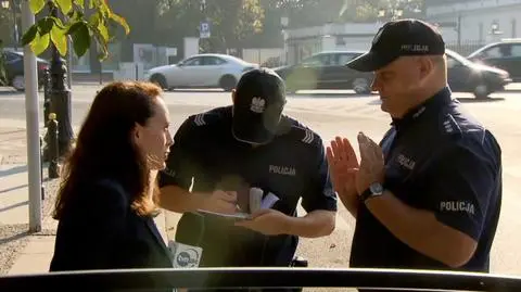 reporterka TVN24 wylegitymowana przez policjantów