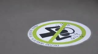 "Zakaz głośnego słuchania muzyki"