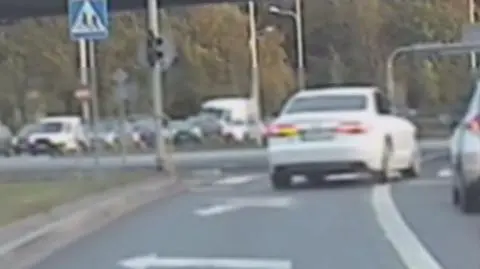 Audi wjechało prosto przed maskę radiowozu