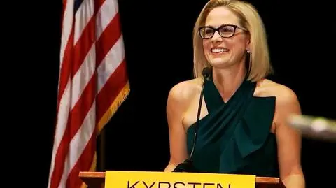 Kyrsten Sinema pokonała swoją kontrkandydatkę 