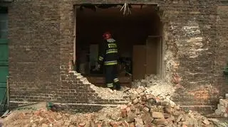 Tir wybił dziurę w budynku 