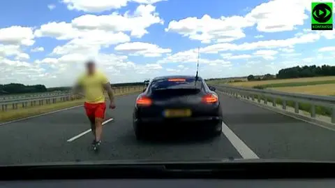 Łódzkie: czarne porsche zablokowało ruch na S8. Para stanie przed sądem