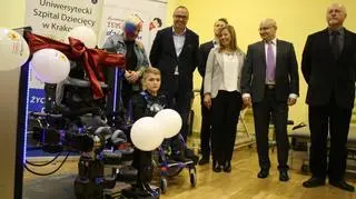  Dzięki robotowi może osiągnąć zakres ruchów, który jest dla niego nieosiągalny