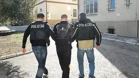 Pobili i okradli nastoletnich piłkarzy. Zatrzymani
