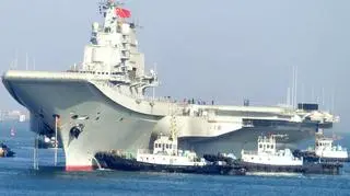 Chuck Hagel odwiedził lotniskowiec Liaoning