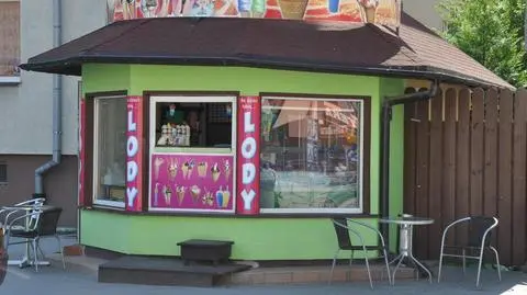 Dzieci włamały się do lodziarni. Jadły, piły i oszukały klienta