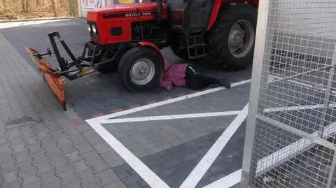Kompletnie pijana zasnęła pod kołami traktora