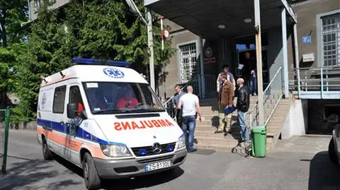 Matka dziewczynek z ranami kłutymi trafiła do szpitala