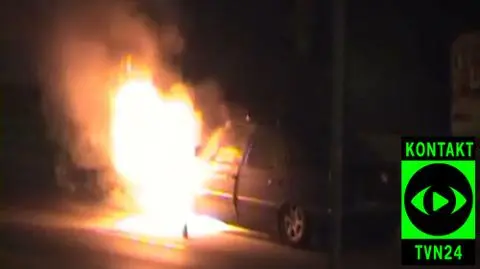 Płonący samochód na Ursynowie (fot. internauta Norbert)