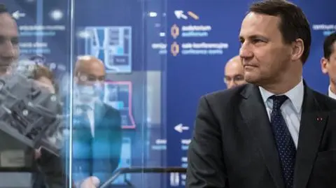 Prokuratura o sprawie Sikorskiego. "Jako szef MSZ jeździł limuzyną"