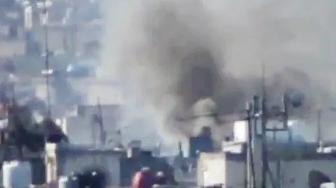 Reżim znów bombarduje Hims