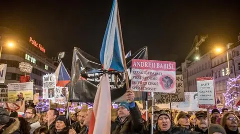 Czechy. Demonstracja przeciw Andrejowi Babiszowi