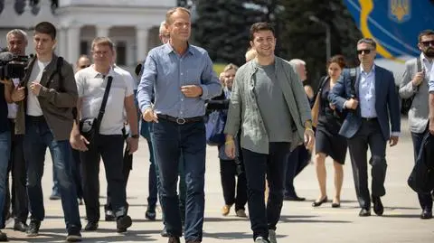 Tusk odwiedził z Zełeńskim linię frontu w Donbasie (wideo bez dźwięku)