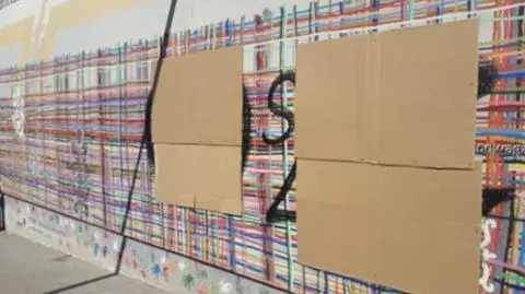 The administrator of the building covered the damaged part of the mural (video from 27 January, 2018)