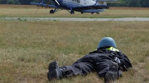 "Terroryści" porywają samolot. Tak ćwiczą policjanci i strażacy