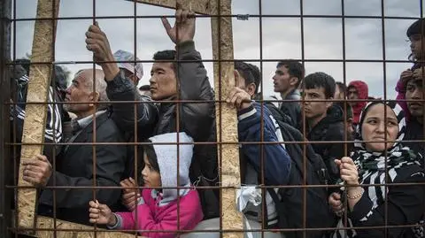 Węgierski parlament przyjął ustawy karające za pomoc imigrantom (materiał "Polska i Świat" z 21 czerwca)