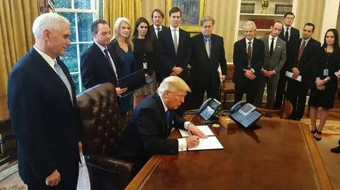 USA. "WSJ" o książce "Ogień o gniew: wewnątrz Białego Domu"