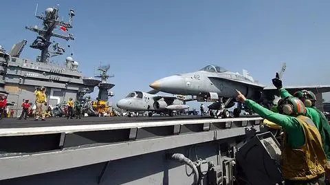 W Zatoce Perskiej jest amerykański lotniskowiec USS Harry Truman
